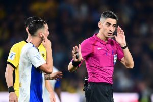 ΑΕΚ-Ατρόμητος: Στη σέντρα από την ΚΕΔ οι Παπαπέτρου και Μωυσιάδης – Έβαλαν λάθος τις γραμμές του οφσάιντ