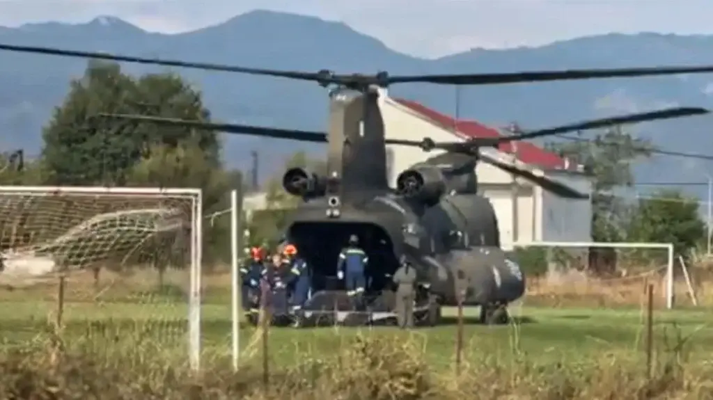 Καρδίτσα: Με Σινούκ η μεγάλη επιχείρηση απεγκλωβισμού – Συγκλονιστικές εικόνες