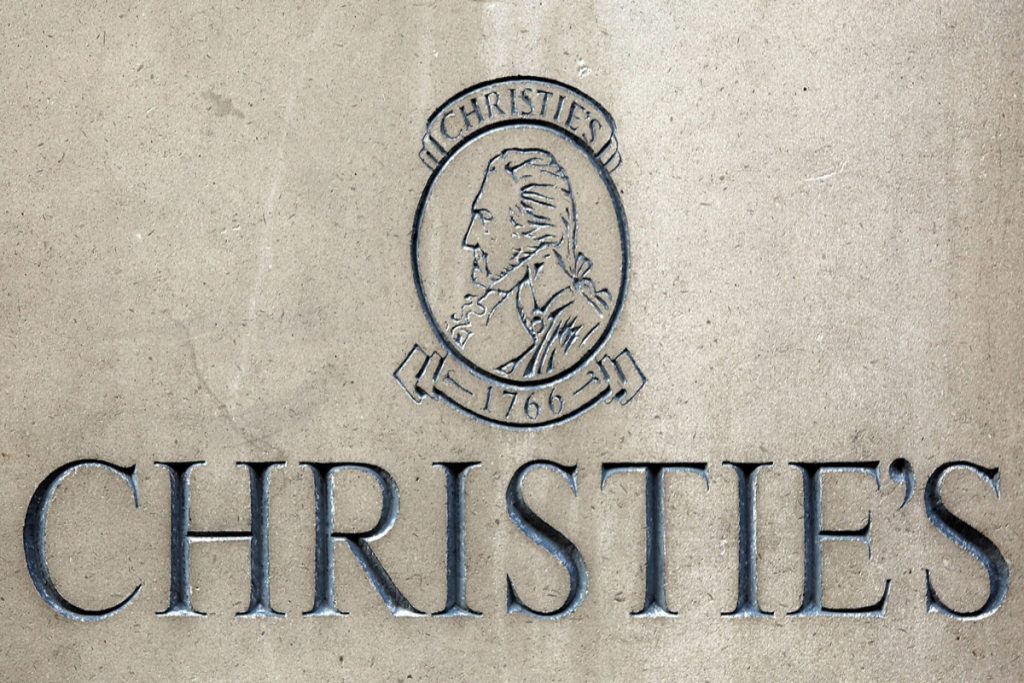 O οίκος Christie’s ακύρωσε τη δημοπρασία κοσμημάτων συζύγου μέλους του Ναζιστικού Κόμματος