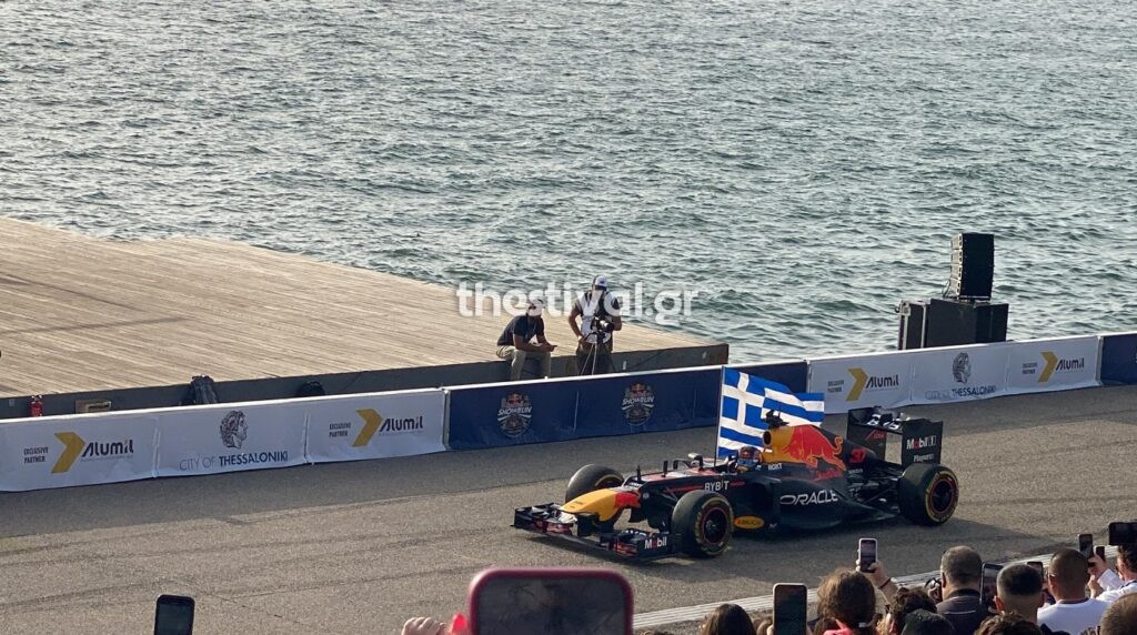Red Bull Showrun: Εικόνες που κόβουν την ανάσα στην Θεσσαλονίκη [βίντεο]