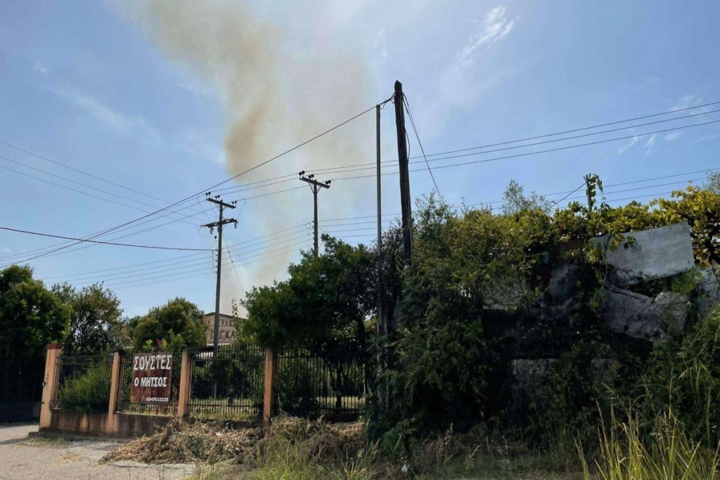 Φωτιά στο Αγρίνιο – Απειλεί το ΔΑΚ, σηκώθηκαν δύο αεροσκάφη