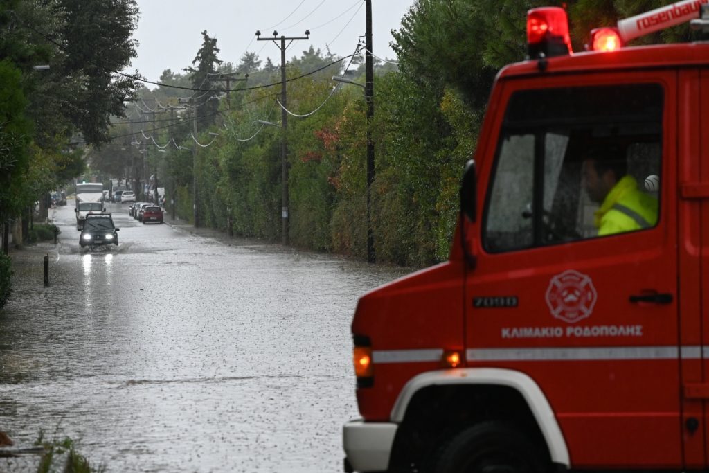 Κακοκαιρία: Προβλήματα σε σημεία των οδικών δικτύων της Αχαΐας και της Αιτωλοακαρνανίας