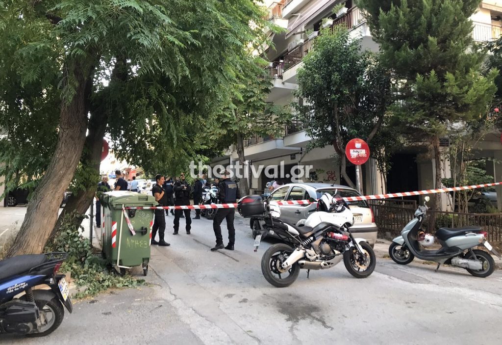Γυναικοκτονία στην Καλαμαριά: Ο αστυνομικός πήγε τα παιδιά στο σχολείο γύρισε και σκότωσε την εν διαστάσει σύζυγό του
