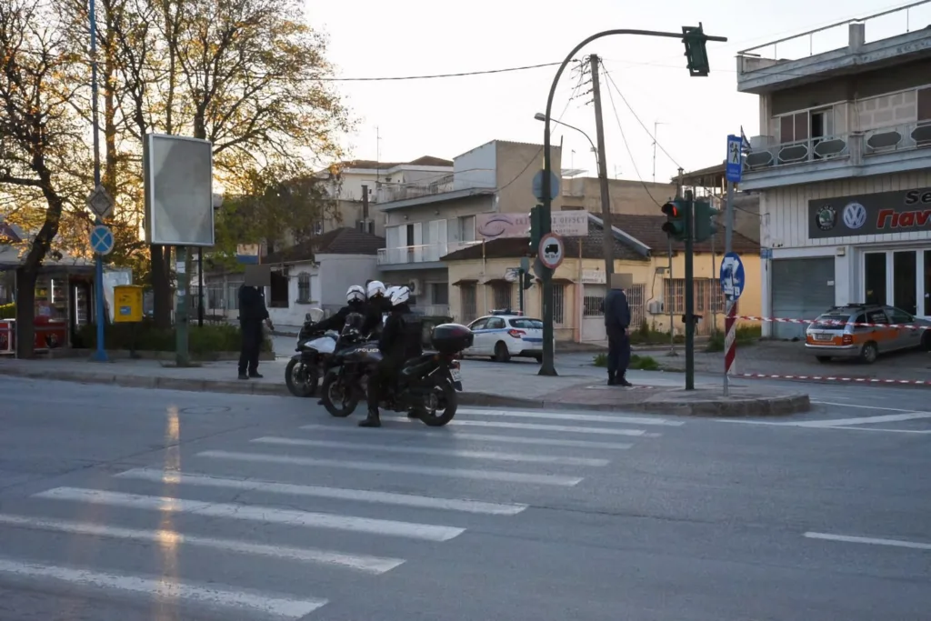 Λάρισα: Συμπλοκή με πυροβολισμούς έξω από σχολείο – Tρεις τραυματίες στο νοσοκομείο [Εικόνα]