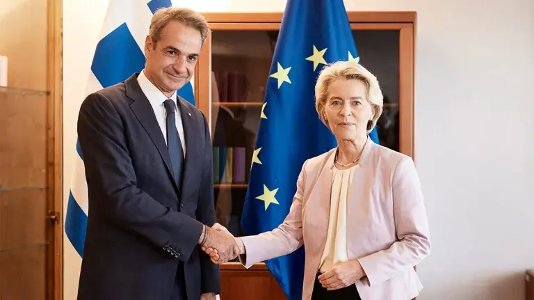 Φον ντερ Λάιεν σε Μητσοτάκη: 2,2 δισ. ευρώ από την ΕΕ στην Ελλάδα