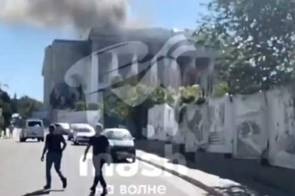 Κριμαία: Πύραυλος χτύπησε το διοικητήριο του ρωσικού στόλου στη Μαύρη Θάλασσα – Ξέσπασε πυρκαγ
