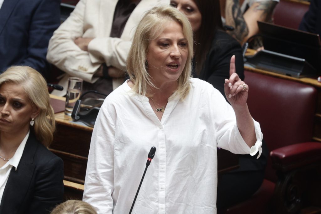 Η Δούρου καλύπτει τον Τσίπρα για τους νεκρούς στο Μάτι – Σε ποιους έριξε την ευθύνη