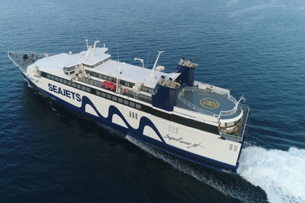 Πτώση δύο ναυτών στη θάλασσα από το πλοίο Tax Speed Runner Jet – Μεταφέρθηκαν εσπευσμένα στο ν