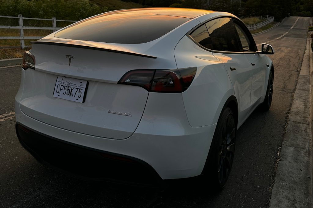 Μπορεί ένα Tesla να κινηθεί υποβρυχίως – Δείτε το βίντεο και θα σας λυθεί η απορία