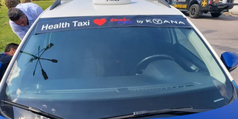 Θεσσαλονίκη – «Health Taxi»: Κυκλοφορούν τα πρώτα ταξί με εγκατεστημένο απινιδωτή [εικόνες]