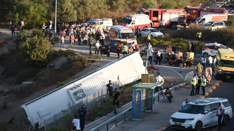 Σκωτία: Σύγκρουση συρμών σε σιδηροδρομικό σταθμό – Δύο σοβαρά τραυματίες