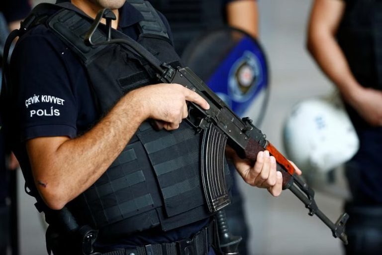 Τουρκία: Πυροβολισμοί έξω από το Δικαστικό Μέγαρο της Σμύρνης – Ένας νεκρός και 5 τραυματίες