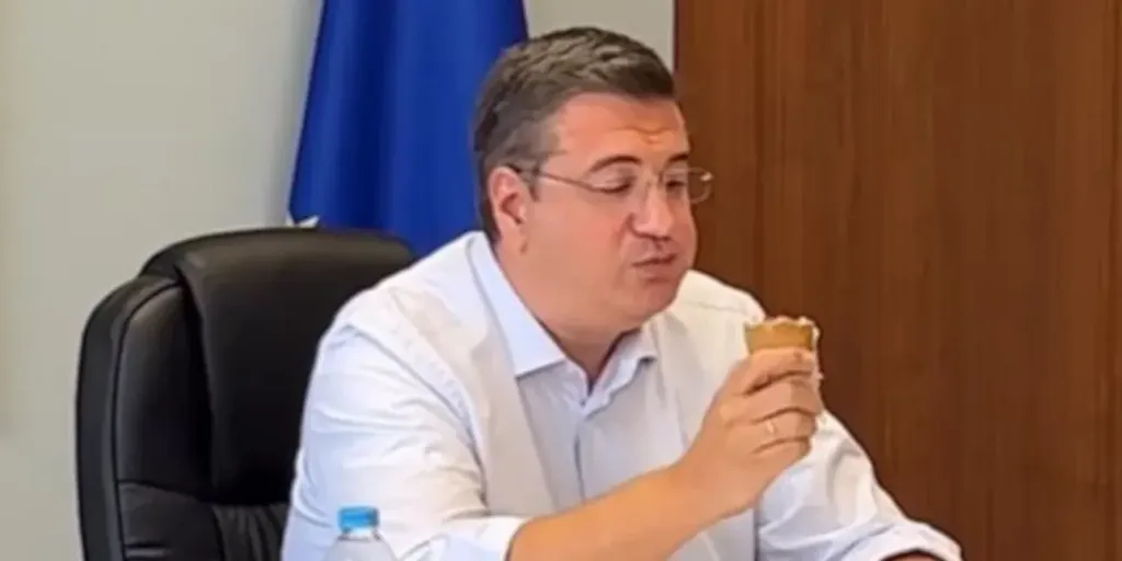 Τζιτζικώστας στο Tik Tok: «Ενα κατσικάκι δεν ξηγηθήκατε» [βίντεο]