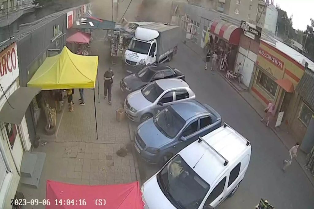 Ουκρανία: Πυραυλική επίθεση σε αγορά – Τουλάχιστον 16 νεκροί & 20 τραυματίες [βίντεο]