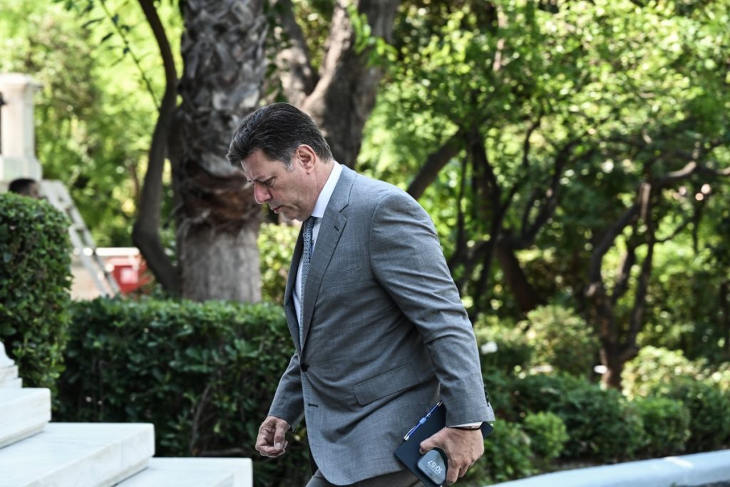 Μετά τον Βαρβιτσιώτη ποιοι; Οι υπουργοί και αυτοδιοικητικοί που είναι στο στόχαστρο του Μαξίμου