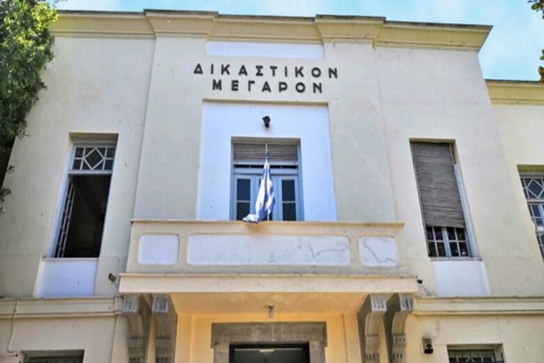 Βόλος: Χωρίς ρεύμα το δικαστικό μέγαρο -Απέχουν δικαστικοί υπάλληλοι και δικηγόροι, σε απόγνωση οι έμποροι