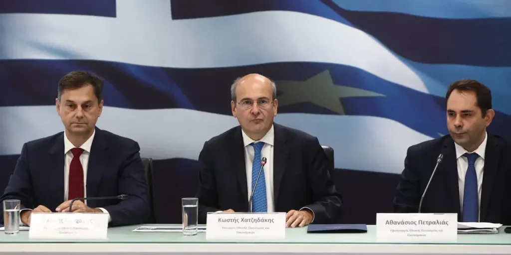 ΥΠΟΙΚ: Τα 13 μέτρα για την ενίσχυση του εισοδήματος και τα 10 όπλα κατά της φοροδιαφυγής