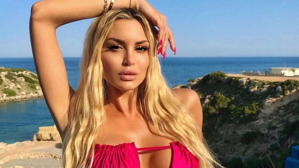 Αλεξάνδρα Παναγιώταρου: Φιλιά και αγκαλιές με άλλον άνδρα στα μπουζούκια – Tέρμα ο… Σχίζας [Βίντεο]