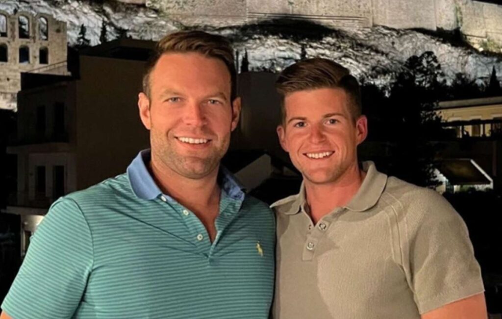 Στέφανος Κασσελάκης Στέφανος Κασσελάκης: Ποιος είναι ο σύντροφος του νέου προέδρου του ΣΥΡΙΖΑ Τάιλερ Μακμπέθ