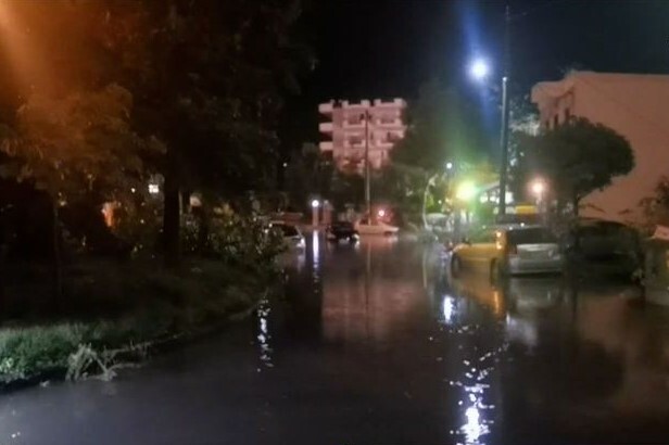 Πάτρα: Πλημμύρισαν δρόμοι από την καταιγίδα – Περισσότερες από 40 κλήσεις για απαντλήσεις υδάτων