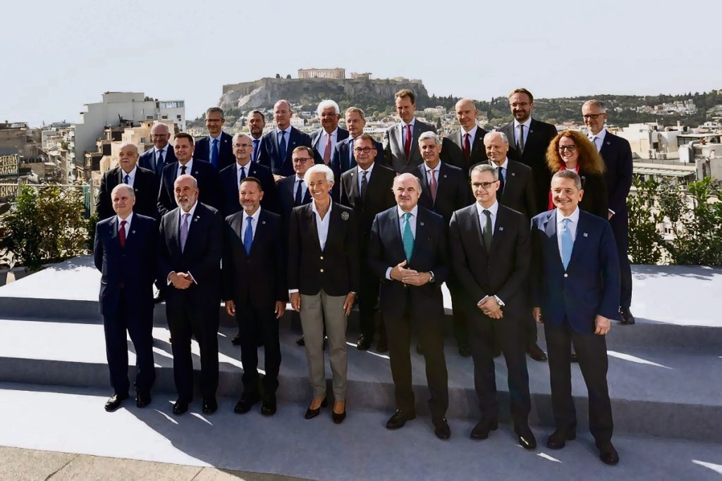 Το γκάζι της ελληνικής οικονομίας και το φρένο στα επιτόκια