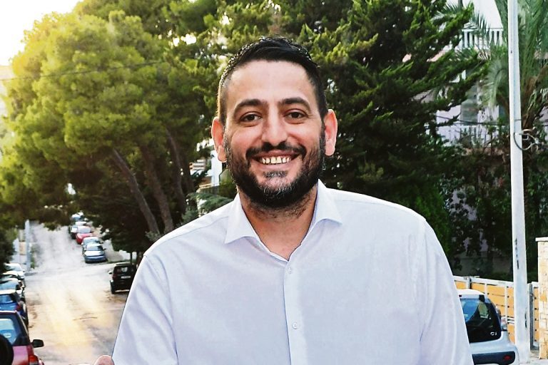 Αποστόλης Θεοφίλης (υπ. δήμαρχος Χαϊδαρίου) στον ΕΤ: Να κάνουμε την επανάσταση του αυτονόητου
