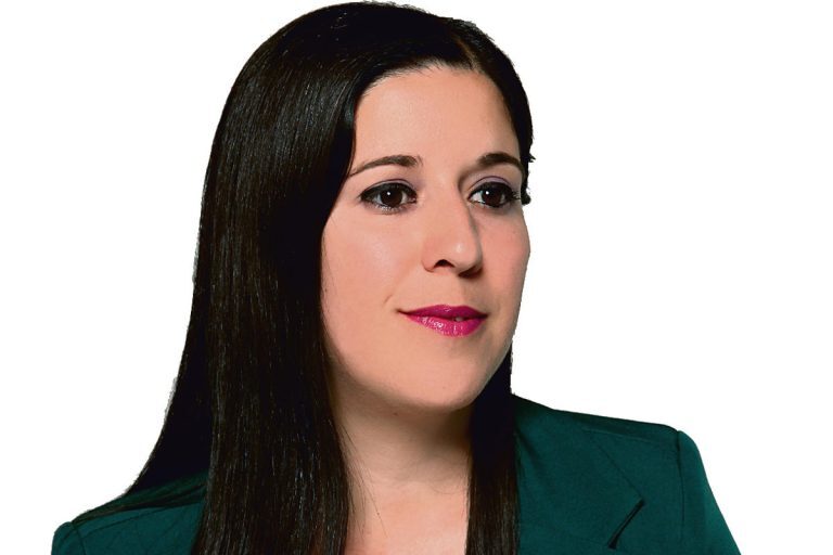 Αλεξάνδρα Θαλασσινού (υποψήφια δημοτική σύμβουλος Κύμης-Αλιβερίου): «Χρειάζονται άλματα προόδου»