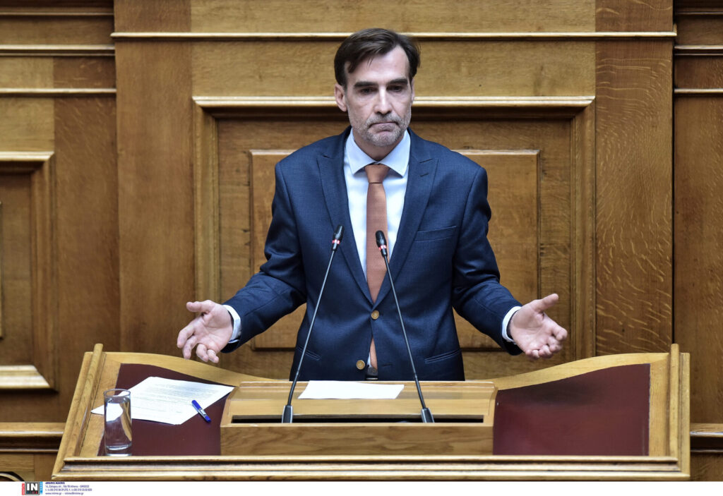 Μιχάλης Χουρδάκης: Δεν παραδίδει την έδρα του παρά το τελεσίγραφο της Κωνσταντοπούλου