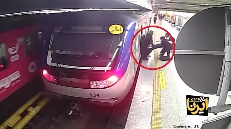 Ιράν: «Εγκεφαλικά νεκρή» η 16χρονη Αρμίτα που κακοποιήθηκε από την αστυνομία ηθών