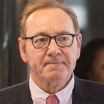 Ξανά στο δικαστήριο ο Κέβιν Σπέισι – Τρεις άνδρες κατηγορούν τον ηθοποιό για σεξουαλική κακοποίηση