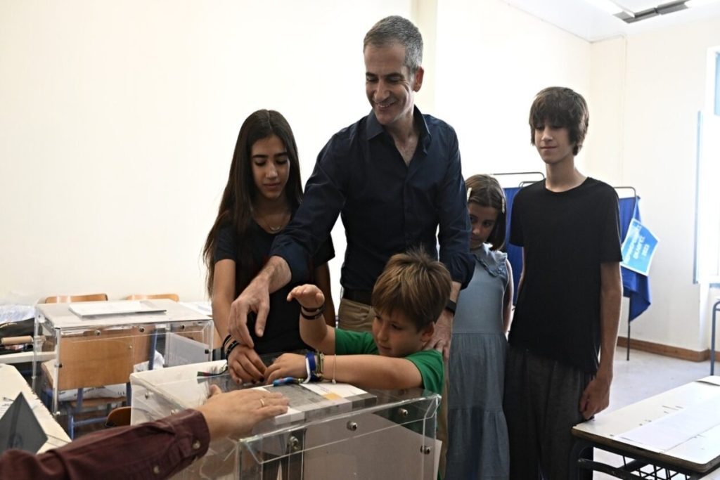 Αυτοδιοικητικές εκλογές: Ψήφισε ο Κώστας Μπακογιάννης «Σήμερα είναι η μέρα της Αθήνας, η μέρα της αυτοδιοίκησης»