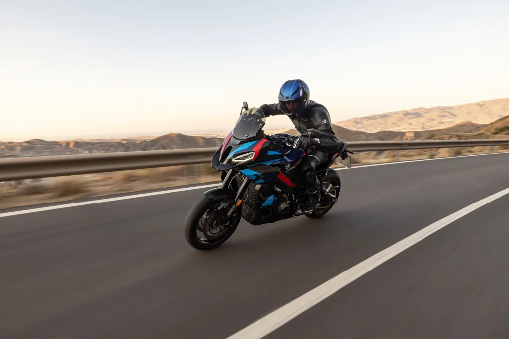Η νέα BMW M 1000 XR επαναπροσδιορίζει τη δυναμική οδήγηση