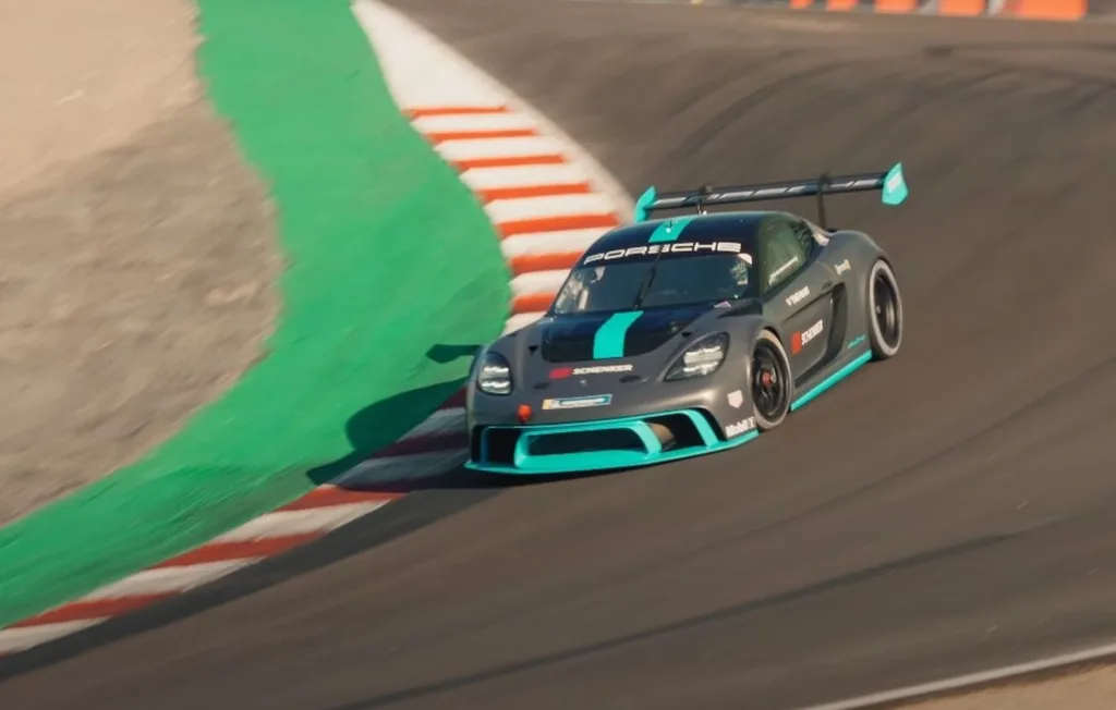 Η Porsche GT4 E-Performance κάνει τον γύρο της Laguna Seca