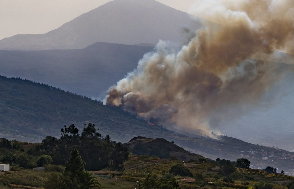 Φωτιά στην Τενερίφη: 3.000 άνθρωποι απομακρύνθηκαν από τις εστίες τους