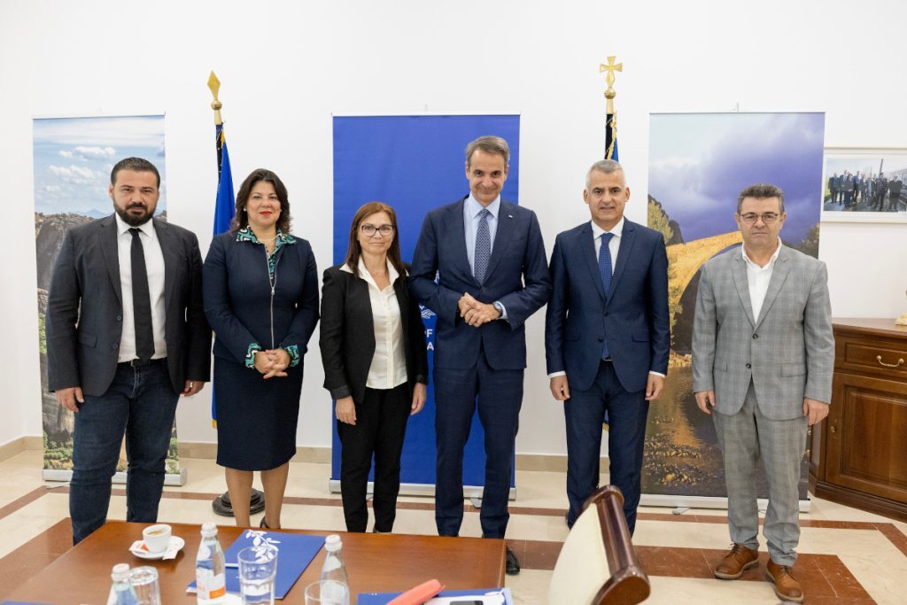 Μητσοτάκης: Συνάντησε εκπροσώπους της Ελληνικής Εθνικής Μειονότητας στα Τίρανα
