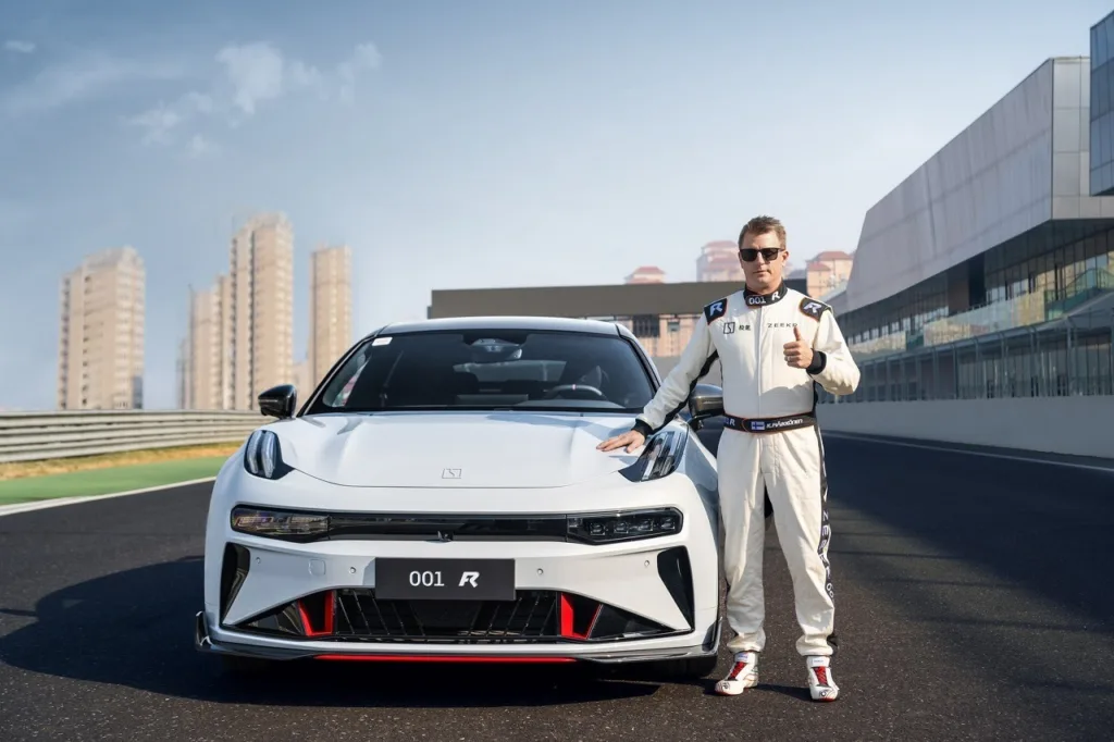 O Kimi Raikkonen βοηθά τη Zeekr να κάνει το 001 FR ταχύτερο