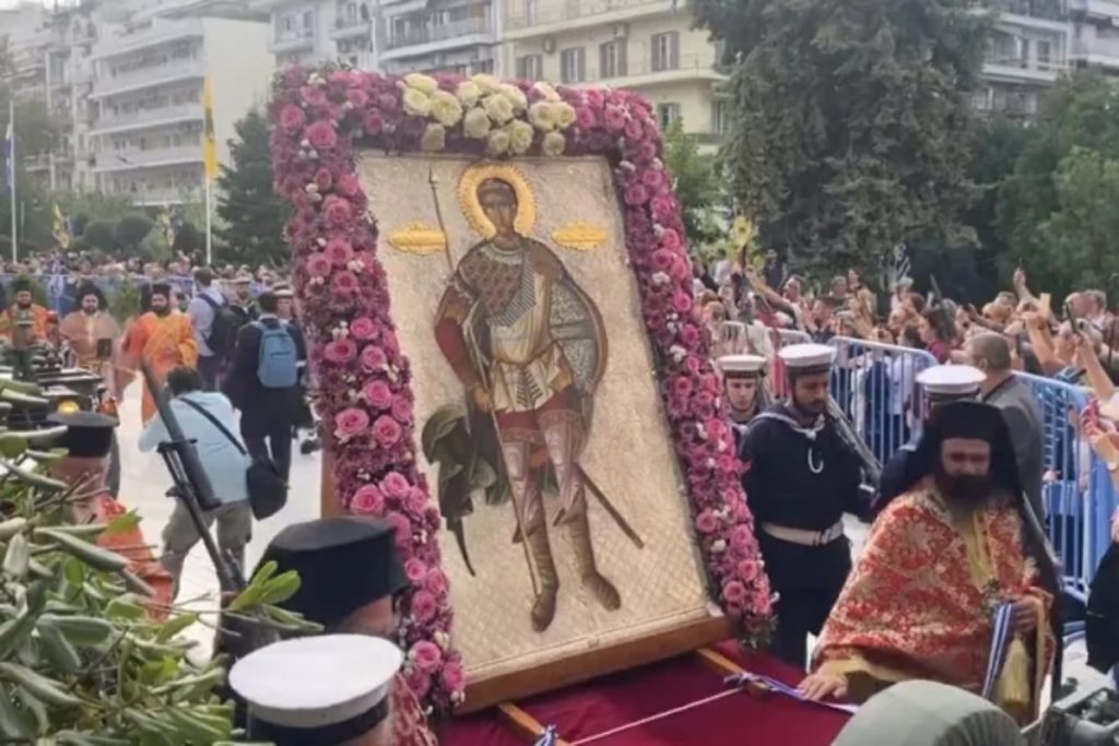 Θεσσαλονίκη: Πλήθος κόσμου και στρατιωτικές τιμές στη λιτανεία των λειψάνων του Αγίου Δημητρίου [ει