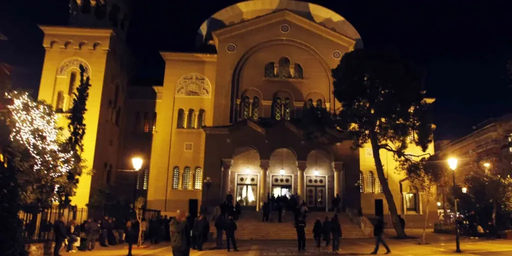 Θρίλερ στον Άγιο Παντελεήμονα: Προσήχθη Σύρος με μαχαίρι που φώναζε «Αλλάχ Ακμπάρ» μέσα στον ναό