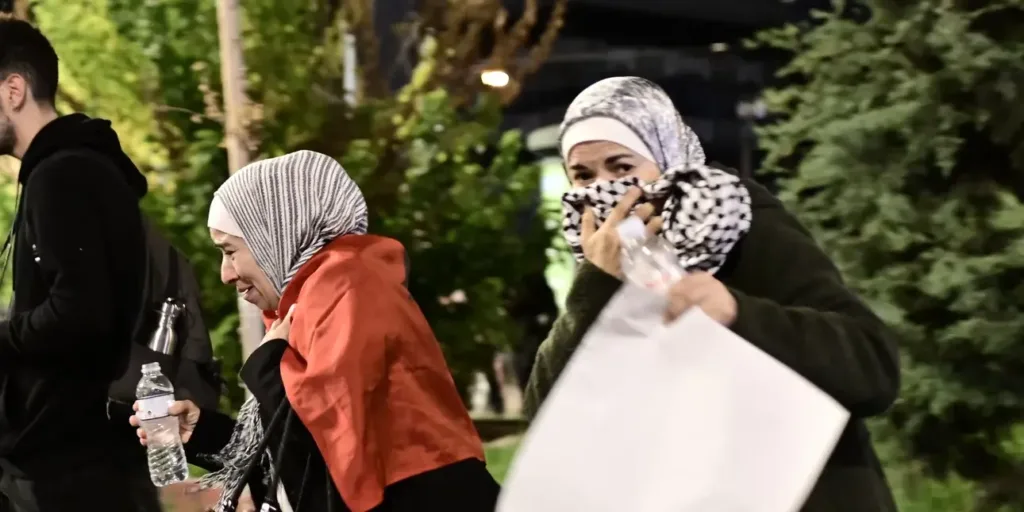 Ένταση και χημικά έξω από την ισραηλινή πρεσβεία
