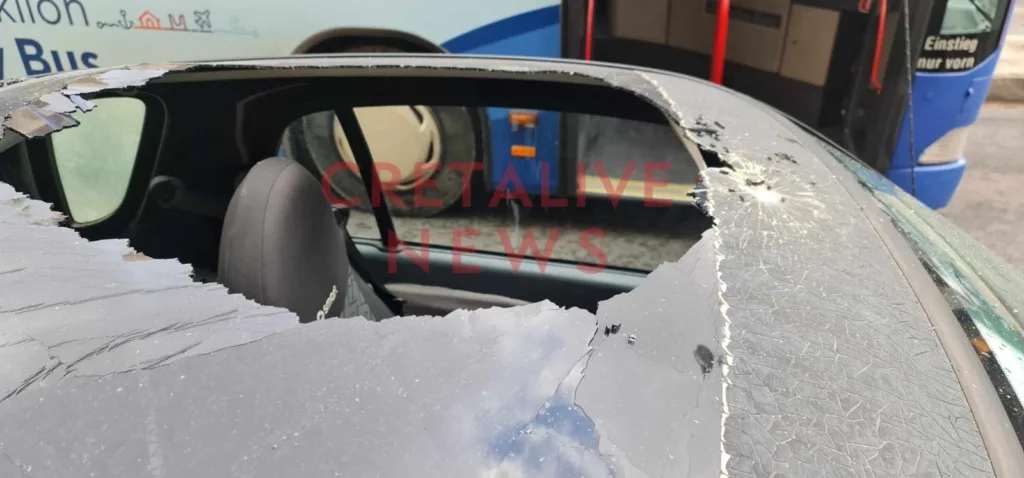 Κρήτη: Τμήμα μπαλκονιού καταπλάκωσε αυτοκίνητο [εικόνες]