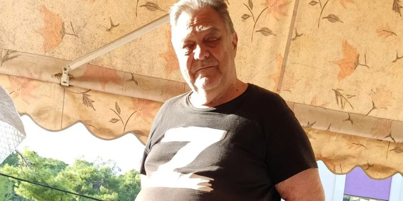 Υποψήφιος του Γιάννη Σγουρού ποζάρει με μπλουζάκι «Ζ» και λέει «Υποστηρίζω τη Ρωσία, δεν συμπαθώ Ζελ