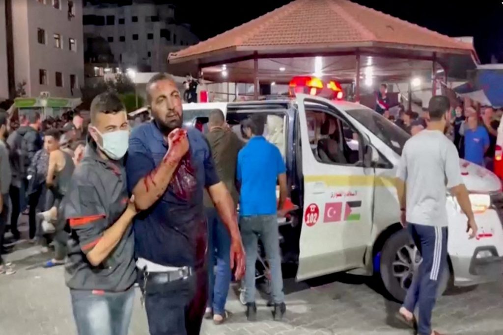 Πόλεμος στο Ισραήλ: Χάος στη Γάζα μετά το πολύνεκρο χτύπημα σε νοσοκομείο – Παιχνίδι ευθυνών ανάμεσα