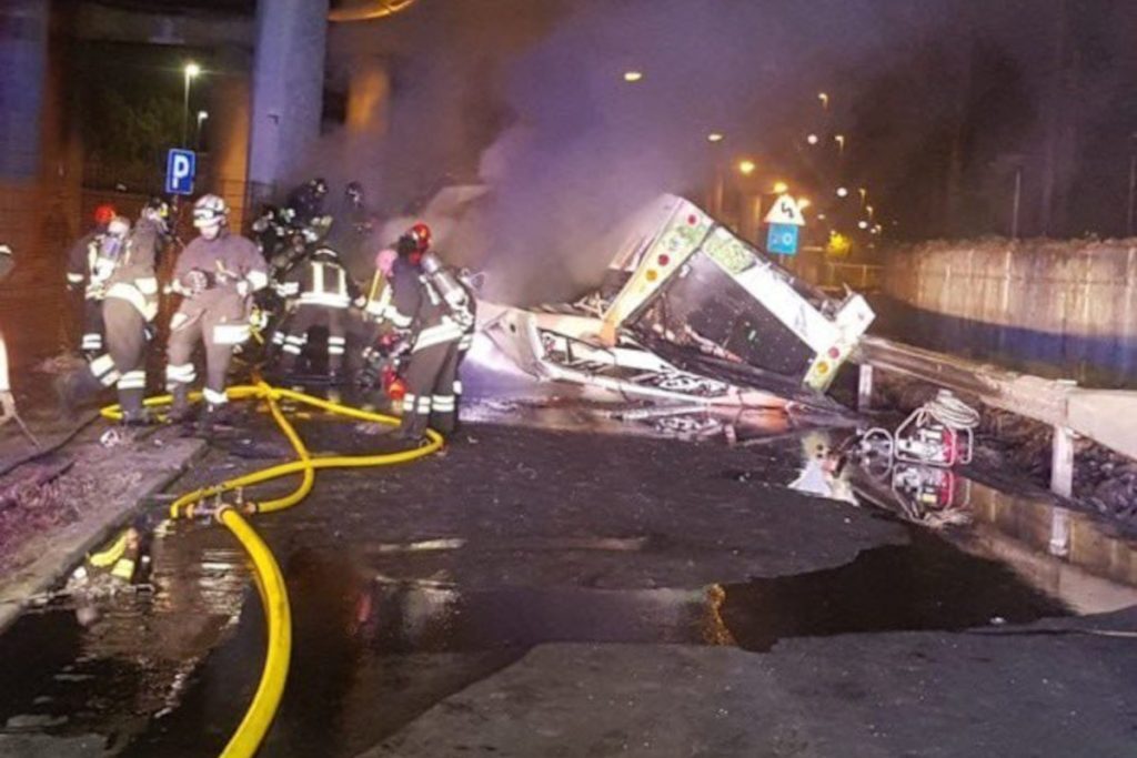 Πτώση λεωφορείου στη Βενετία: Πολλά τα ερωτήματα για την τραγωδία