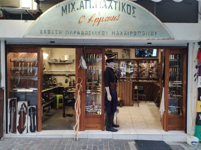 Κυριάκος Παπαδόπουλος: Μας μεταφέρει στα άδυτα της τέχνης του κρητικού μαχαιριού