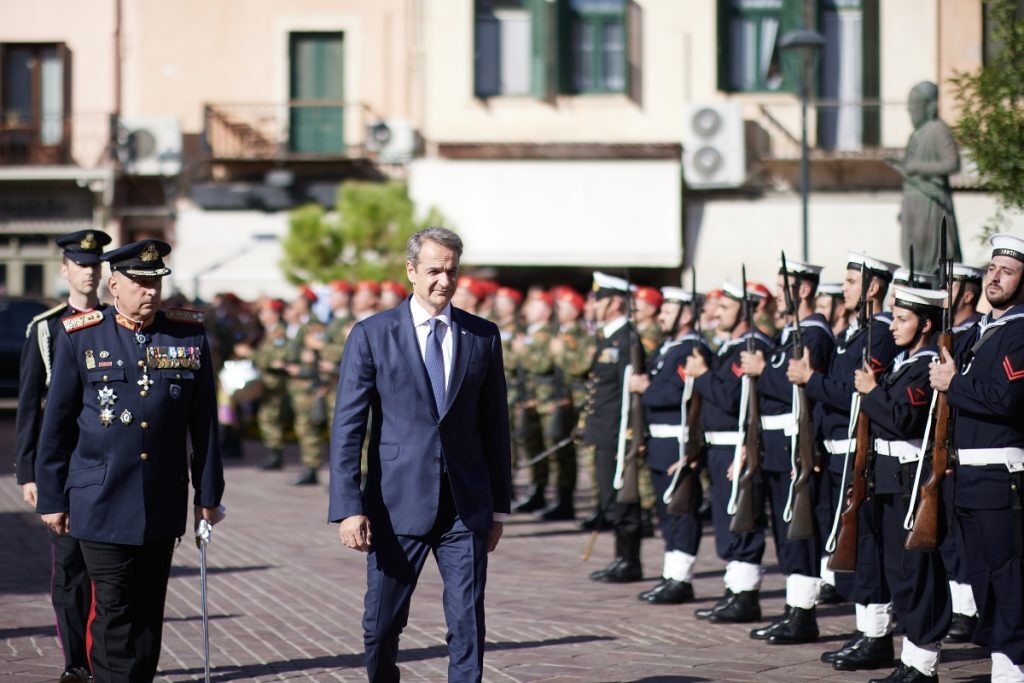 28η Οκτωβρίου: Στα Χανιά ο Μητσοτάκης – «Η Ελλάδα στέκεται ως πυλώνας σταθερότητας σε μία ταρα