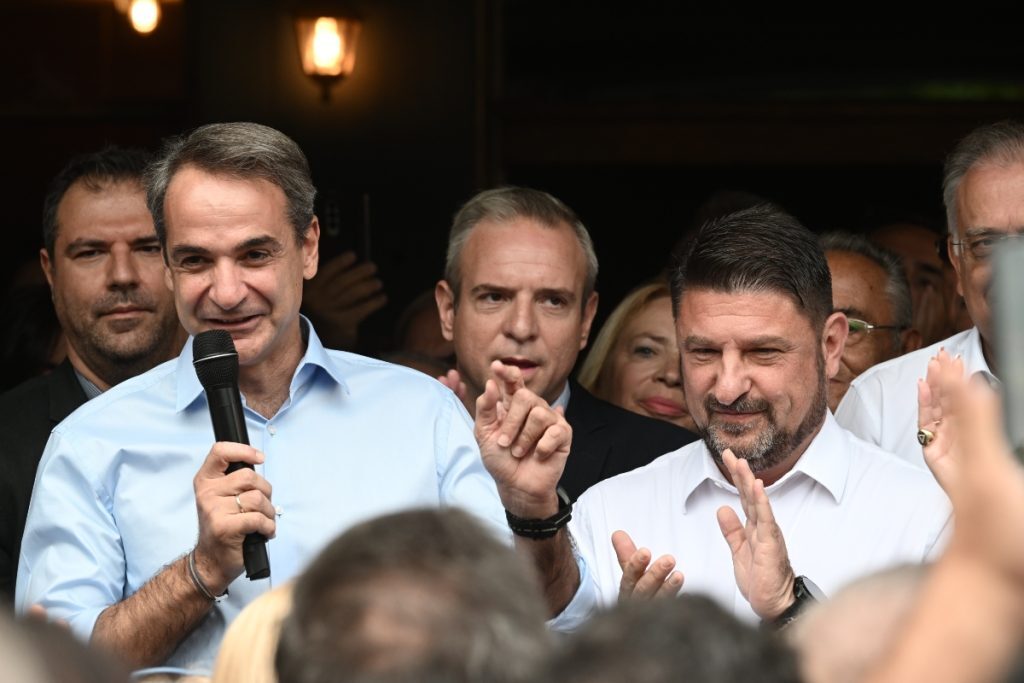 Μητσοτάκης: «Θα ματώσουμε για να κάνουμε τις ζωές σας καλύτερες κάθε μέρα» – Μαζί με τον Χαρδα