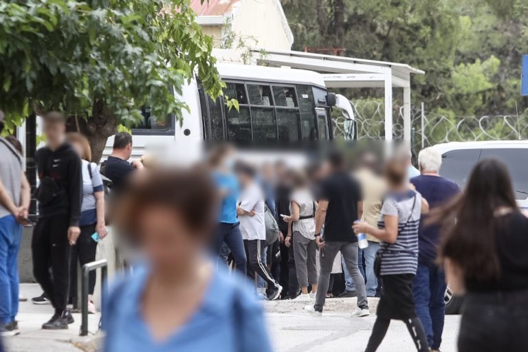 Νέα Ιωνία: Στην Ευελπίδων οι 87 συλληφθέντες για το οπαδικό ραντεβού «θανάτου» – Βίντεο ντοκουμέντο