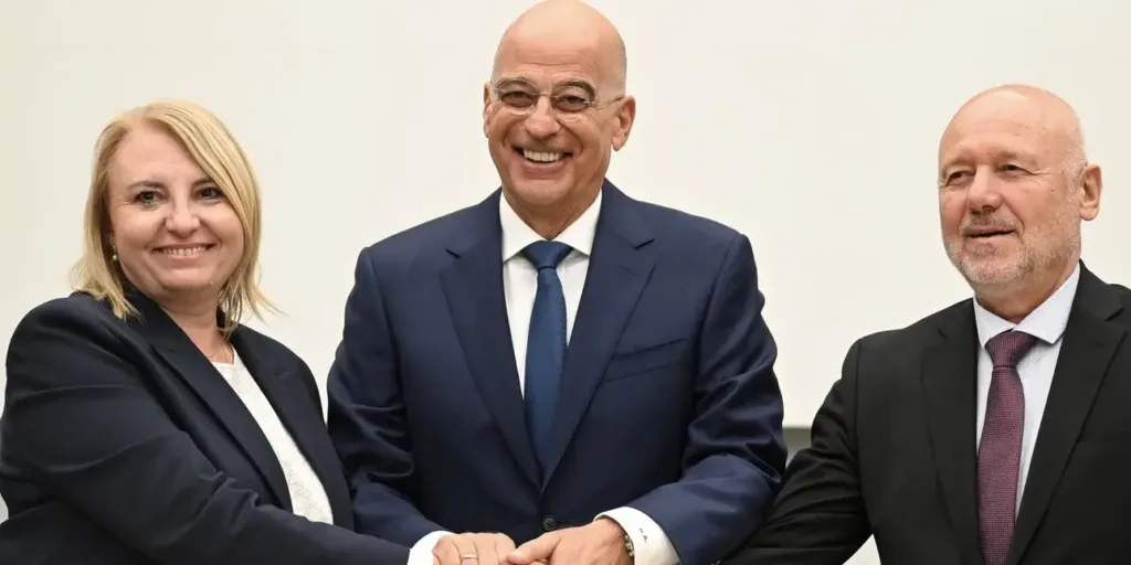 Δένδιας: Υπέγραψε την επιστολή προθέσεων για επέκταση του δικτύου αγωγού καυσίμων του ΝΑΤΟ