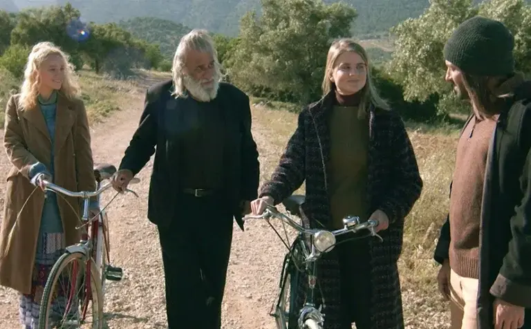 Η παραλία – Spoiler: Στην επιφάνεια πληροφορίες που αλλάζουν τα δεδομένα