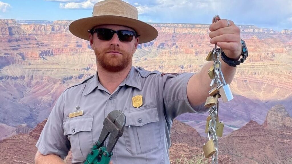 Γιατί το Grand Canyon απαγορεύει τα «λουκέτα της αγάπης»